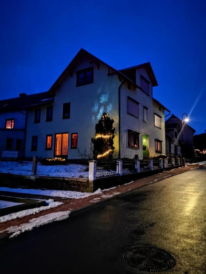 Gehlberger Landhaus Am Schneekopf / Ferienwohnung Suhl Esterno foto