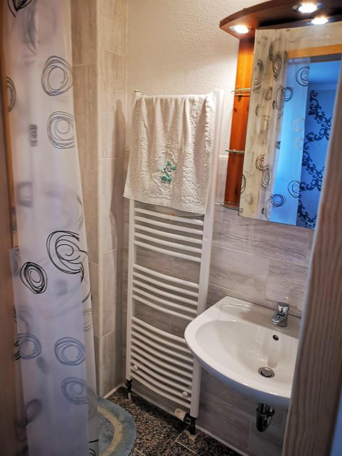 Gehlberger Landhaus Am Schneekopf / Ferienwohnung Suhl Esterno foto